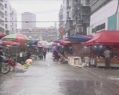 下架山村垃圾堆積如山 惡臭彌漫引居民擔憂